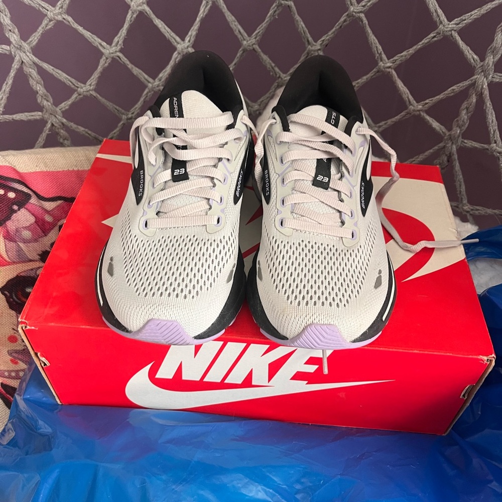 womens brooks adrenaline gts 23